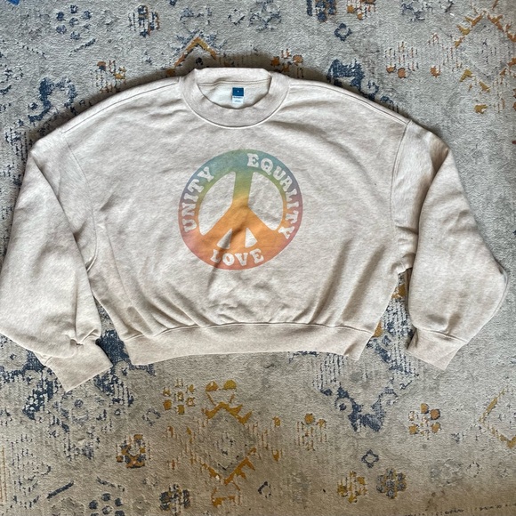 Old Navy Tops - NWOT Old Navy Crop Sweatshirt